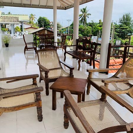 אונה ואטונה Sam'S Guest House מראה חיצוני תמונה