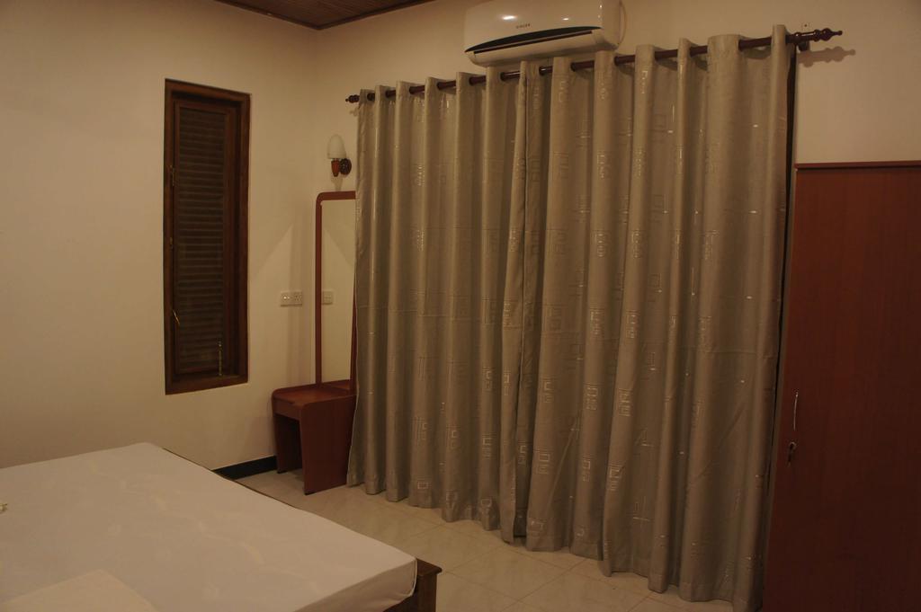 אונה ואטונה Sam'S Guest House חדר תמונה