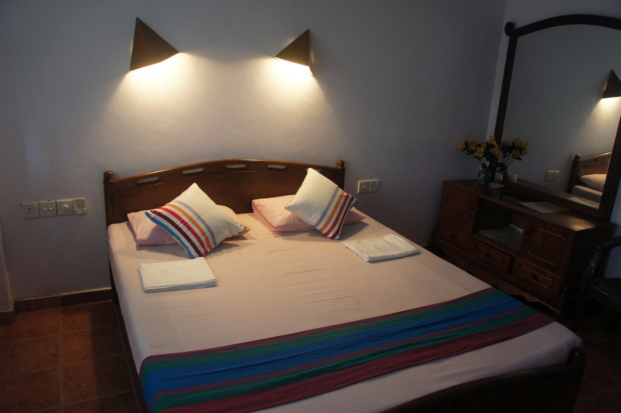 אונה ואטונה Sam'S Guest House מראה חיצוני תמונה