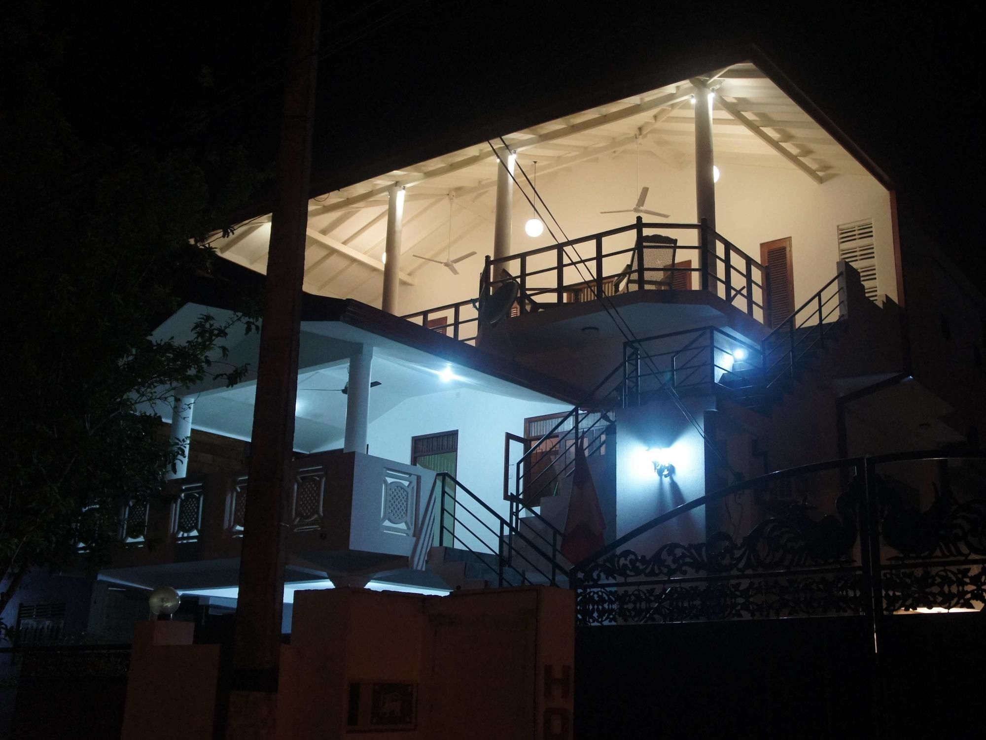 אונה ואטונה Sam'S Guest House מראה חיצוני תמונה