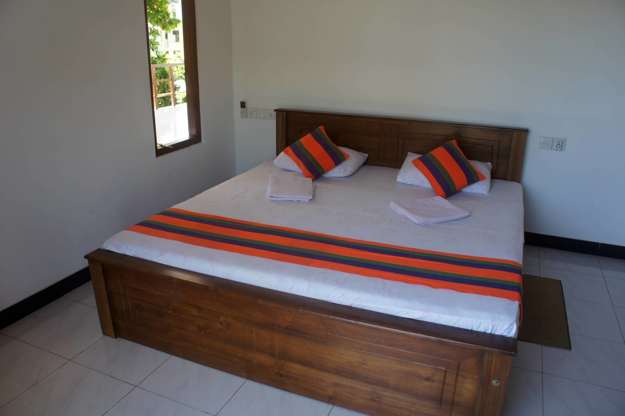 אונה ואטונה Sam'S Guest House מראה חיצוני תמונה